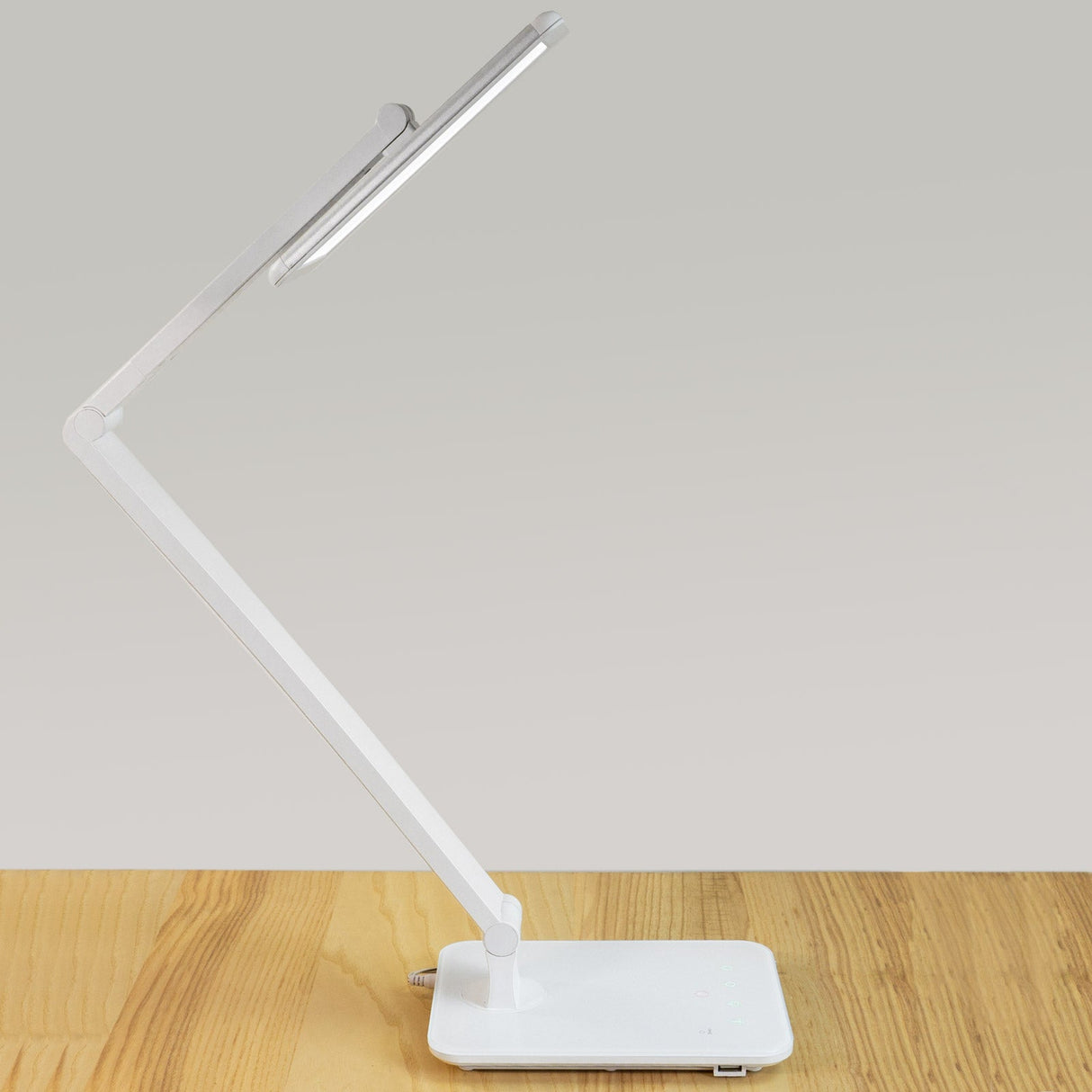 LTL00100 LED Schreibtischlampe mit USB und großer Leuchtfläche