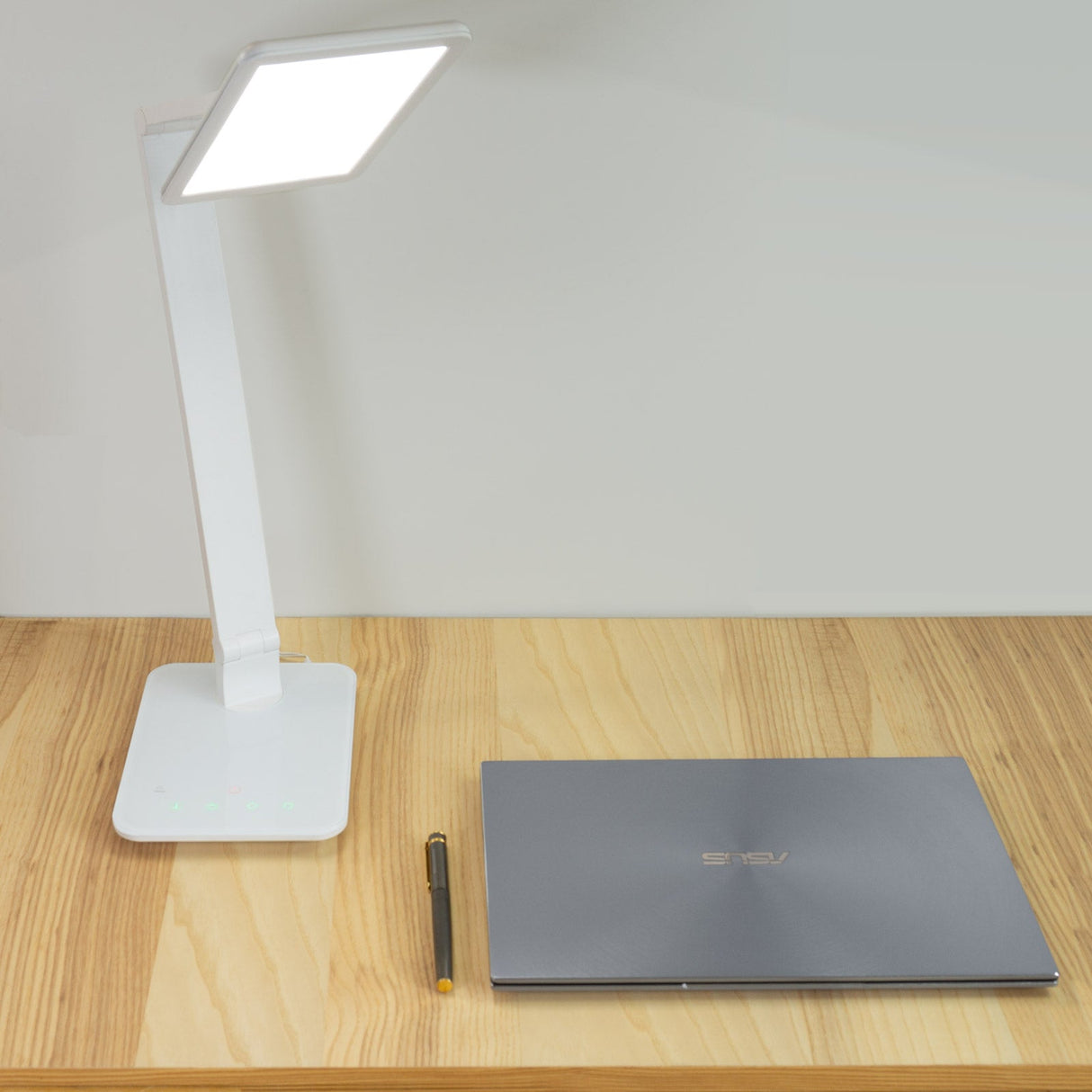 LTL00100 LED Schreibtischlampe mit USB und großer Leuchtfläche