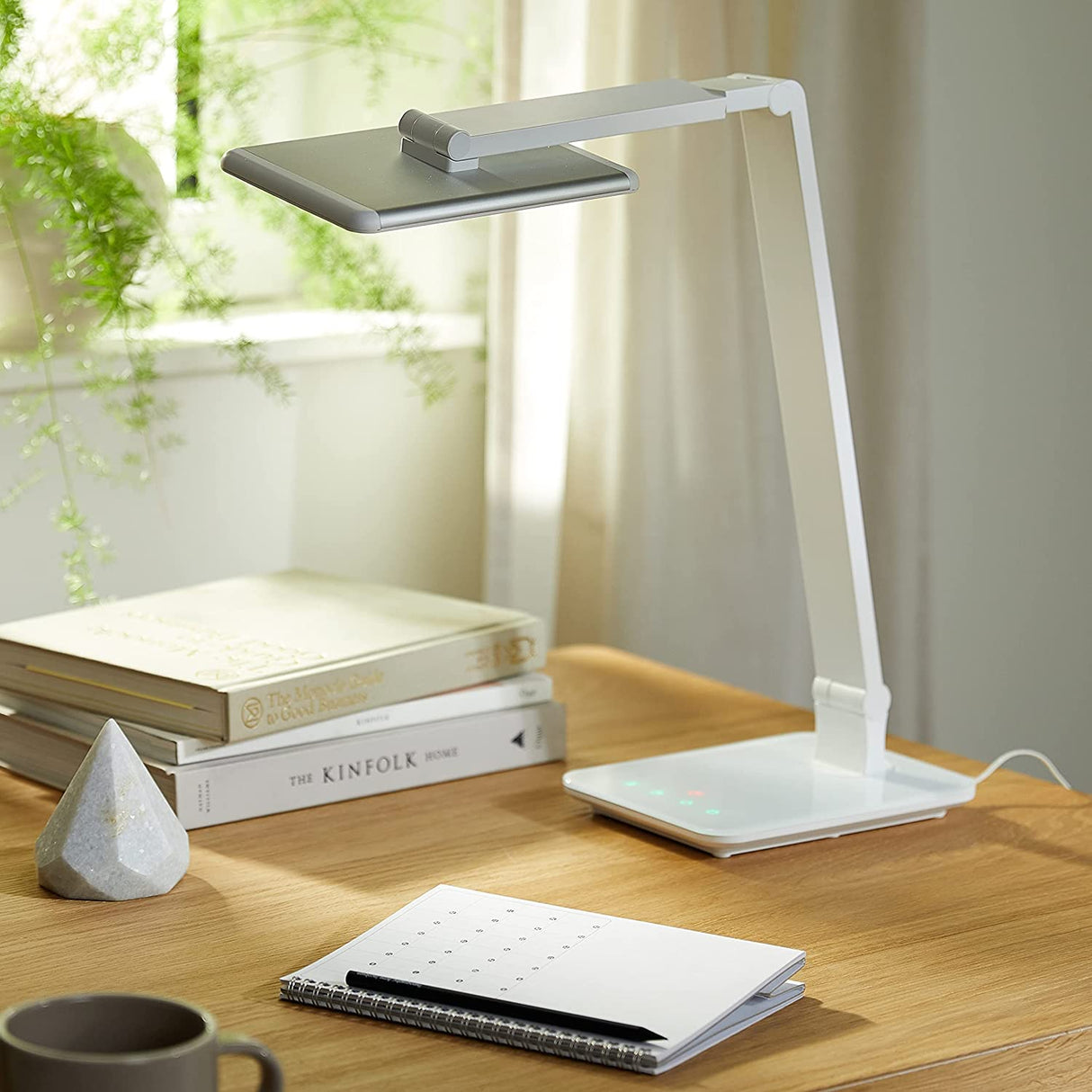 LTL00100 LED Schreibtischlampe mit USB und großer Leuchtfläche